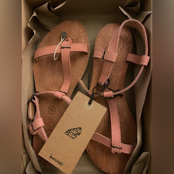 Satorisan Salmon colour leather thong/T-strap FLAT sandals NIB - Picture 2 of 5